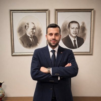 Serdar Orhan — Makam odasında